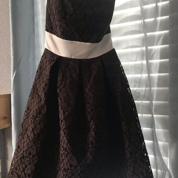 Lace Party Dress - Picture 2 of 8